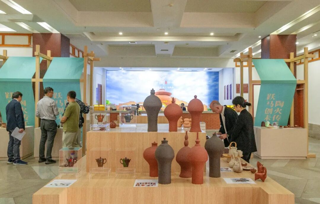 荣昌陶•世界潮|2026首届荣昌陶创意设计大赛佳作奖作品 · 作品图2