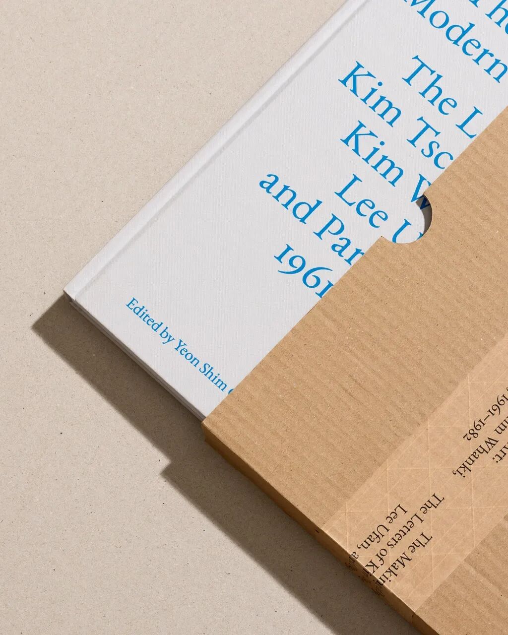 美国平面设计协会 AIGA(American Institute of Graphic Arts)2025 年最佳书籍与封面设计 · 作品图295