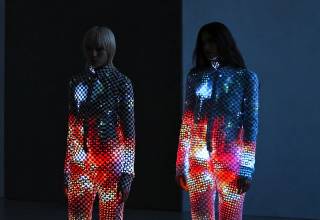 从织物到设备：ANREALAGE用电子墨水重写服装表面