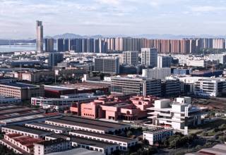 海宁中央文体中心以片墙和折板组织公共空间